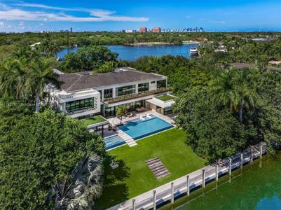 540 Leucadendra Dr