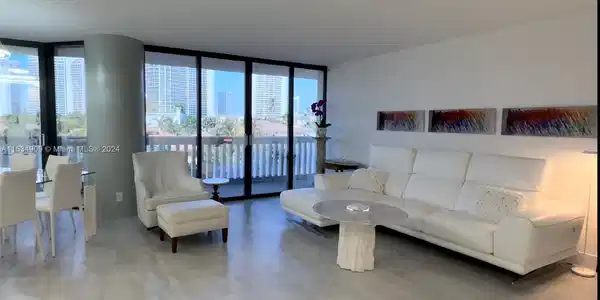 1000 Island Blvd