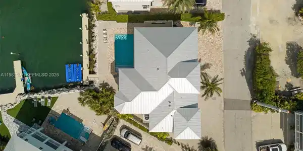 Image 4: Top View
