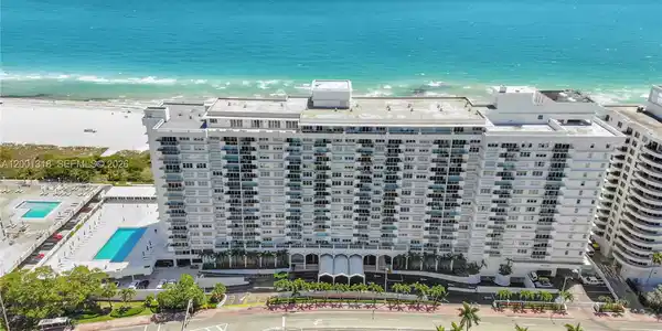 5601 Collins Ave