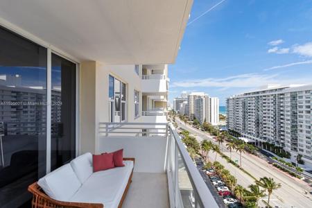 5600 Collins Ave