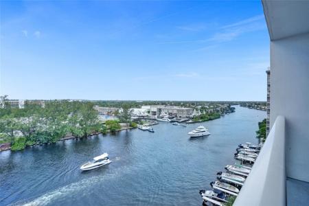 1401 N Riverside Dr