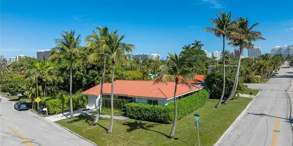9101 Bay Dr