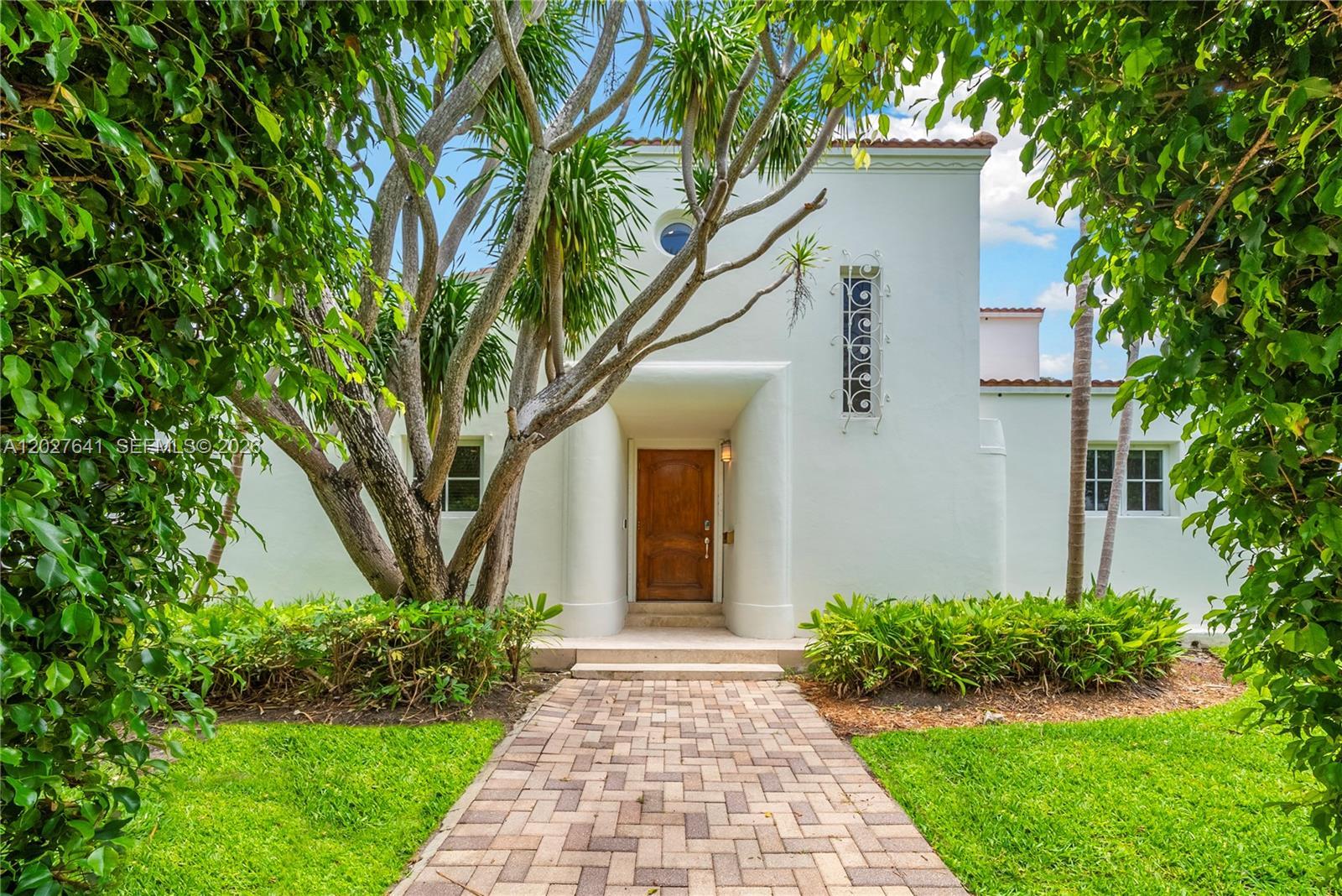 Image 1: South Beach Sophistication!