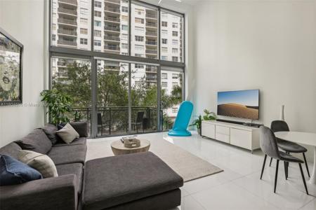 6000 Collins Ave