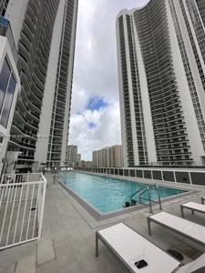 15811 Collins Ave