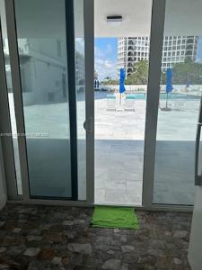 5601 Collins Ave