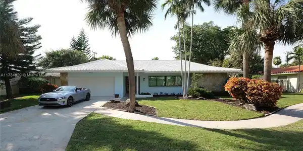 2929 Banyan Rd