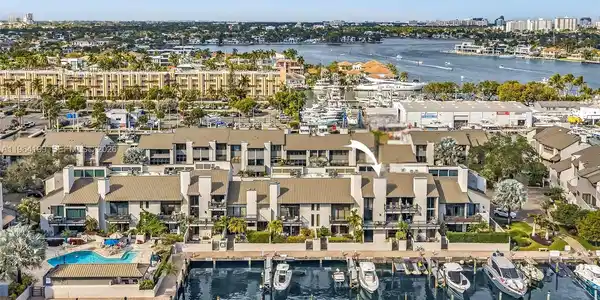 15 Port Side Dr