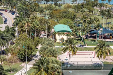 1900 N Bayshore Dr