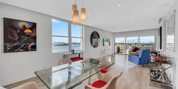 3 Island Ave