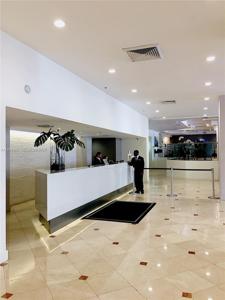 100 Lincoln Rd