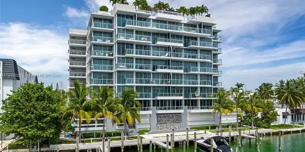 9521 E Bay Harbor Dr