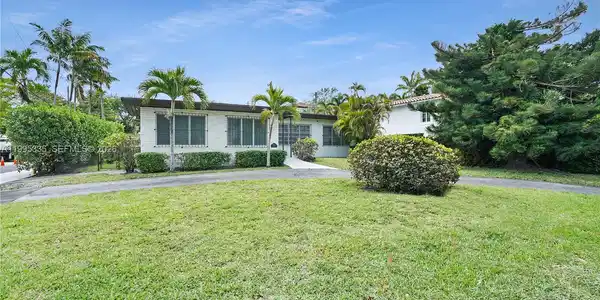 1630 S Bayshore Dr
