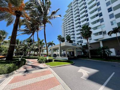 2899 Collins Ave