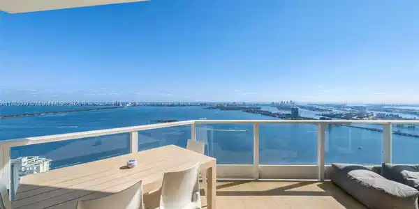 2020 N Bayshore Dr