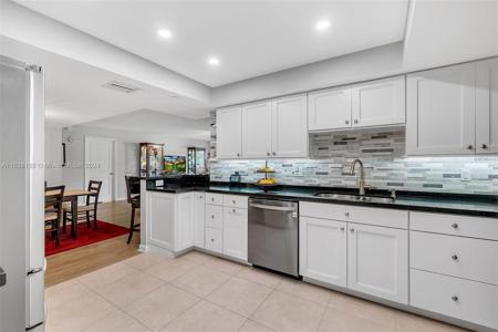 3200 Port Royale Dr N