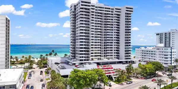 2555 Collins Ave