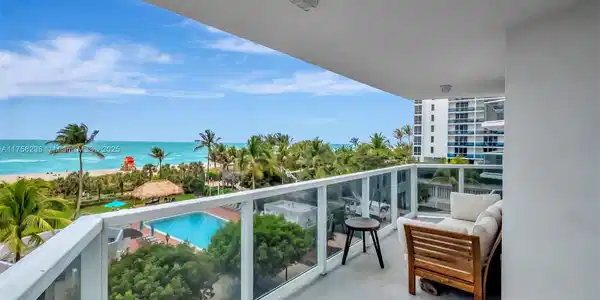 2401 Collins Ave
