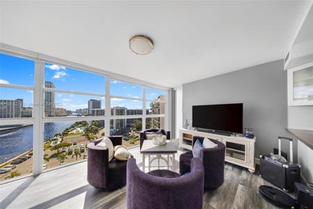 400 Leslie Dr