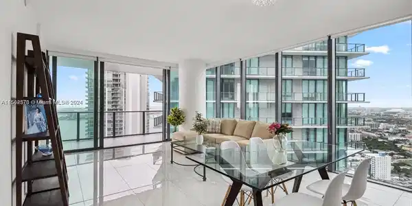 650 NE 32 St