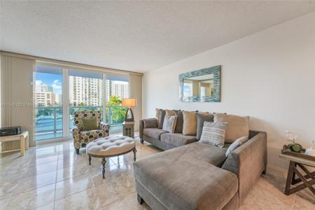 100 Bayview Dr