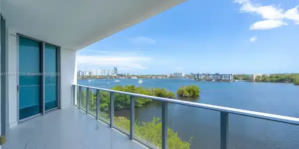 17111 BISCAYNE BL