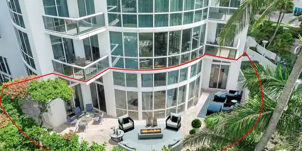 Image 2: watermark_RF_18101_Collins_Ave_#401_012-