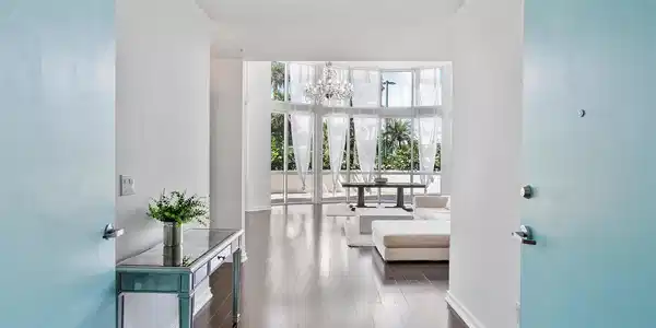 Image 4: 024-18101 Collins Ave #401_024