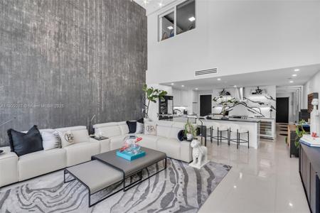 6000 Collins Ave