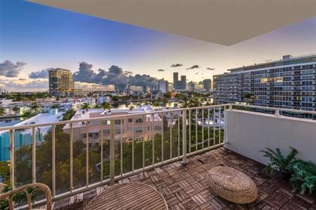 6900 Bay Dr