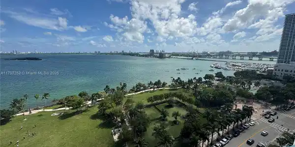 1900 N Bayshore Dr