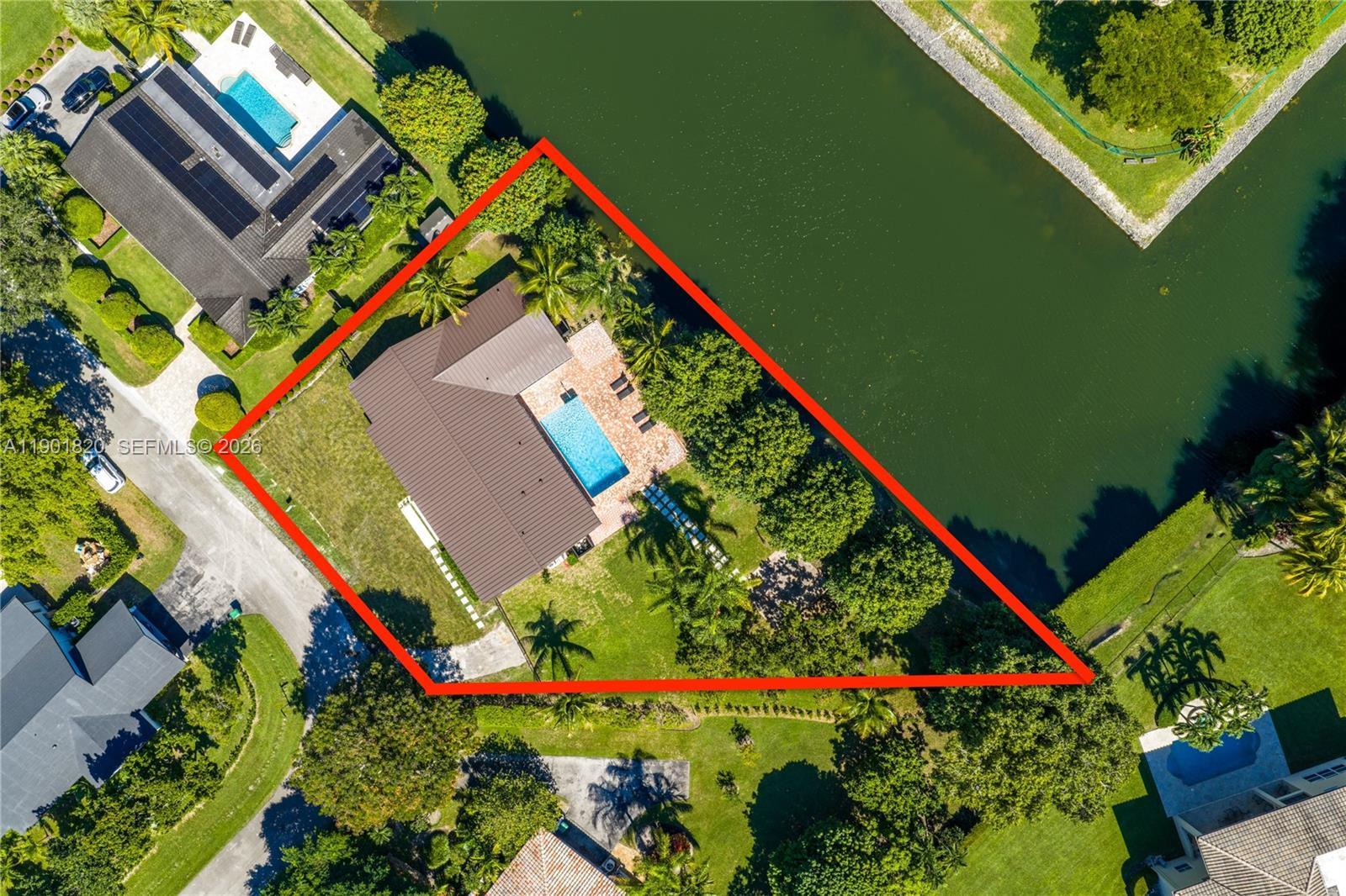Image 2: Set on an oversized 21,000 sq.ft. lot, this property offers a spectacular and rare view of the junct