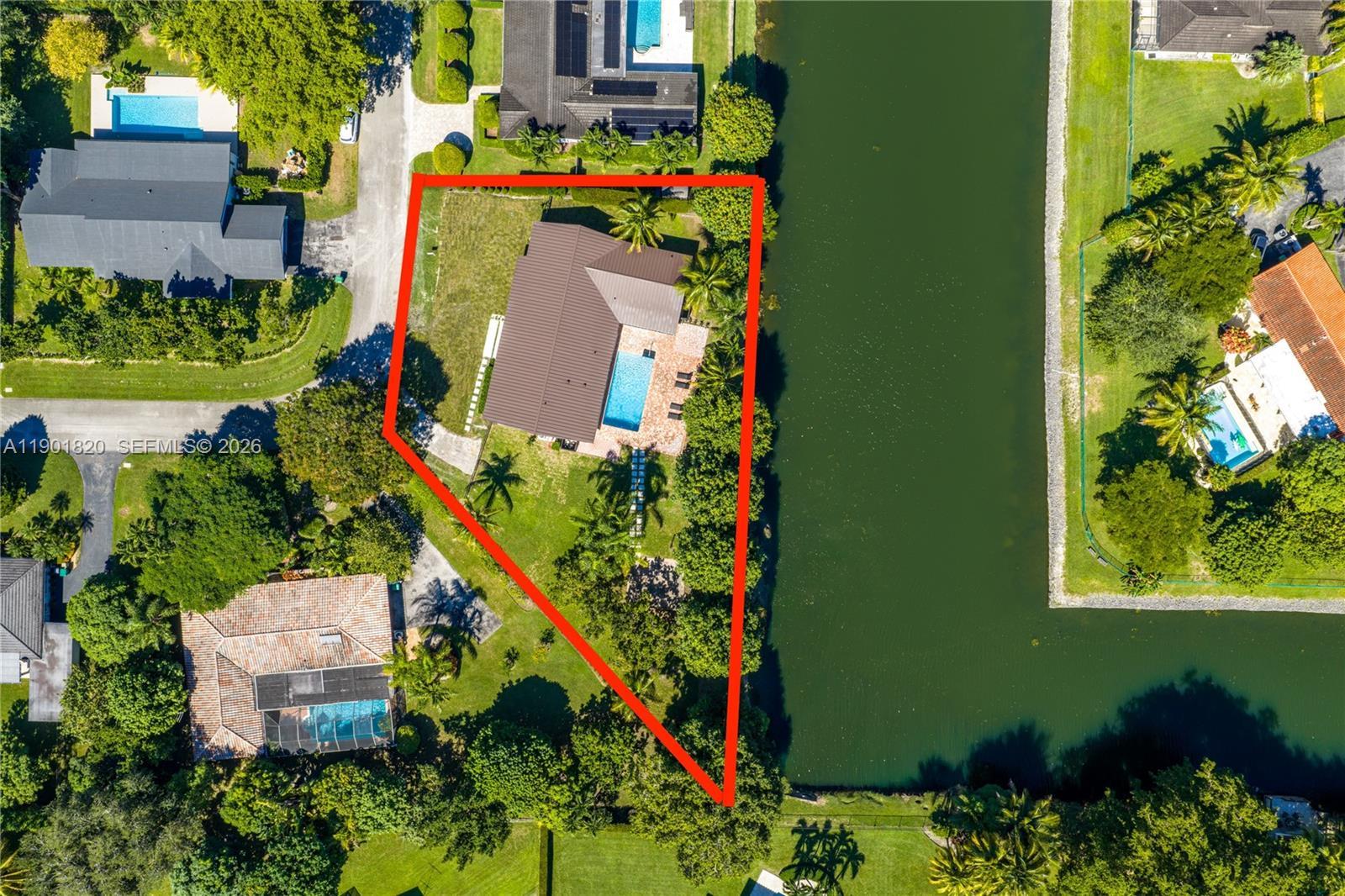 Image 3: 245sq ft lineal over canal