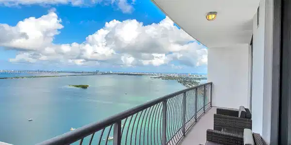1750 N Bayshore Dr