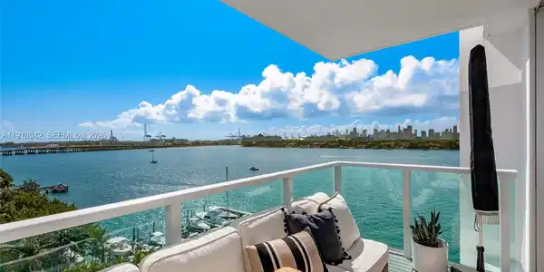 1000 West Ave