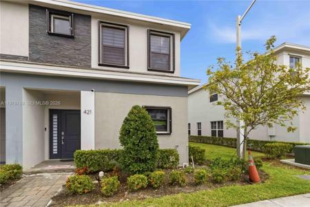 421 NE 1st Dr