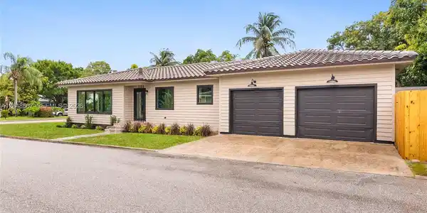 801 S Palmway