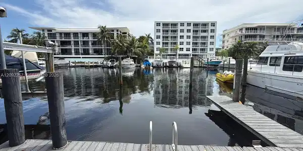 Image 2: Boat Slip # 322-3