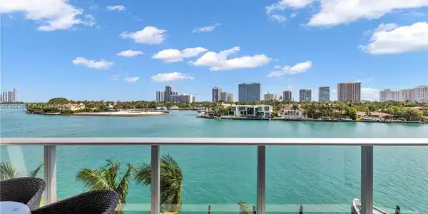 10201 E Bay Harbor Dr