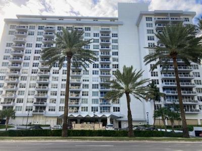 5700 Collins Ave