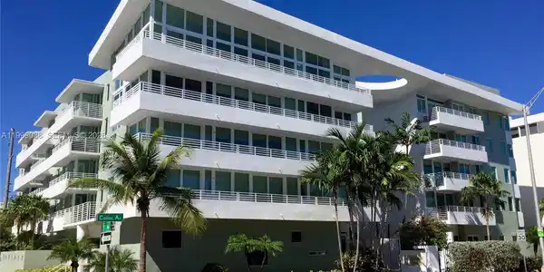 7800 Collins Ave