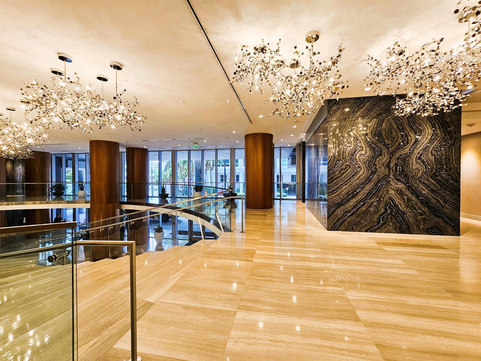 Image 3: Lobby