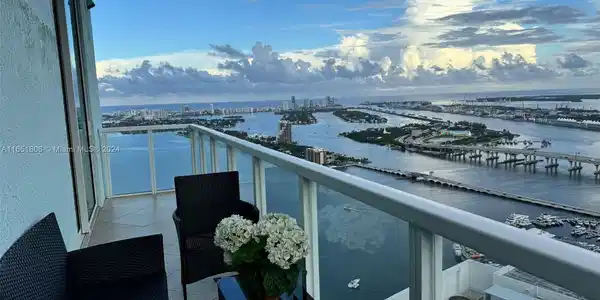 1900 N Bayshore Dr