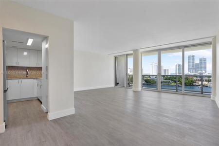 900 Bay Dr