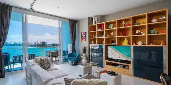 2020 N Bayshore Dr