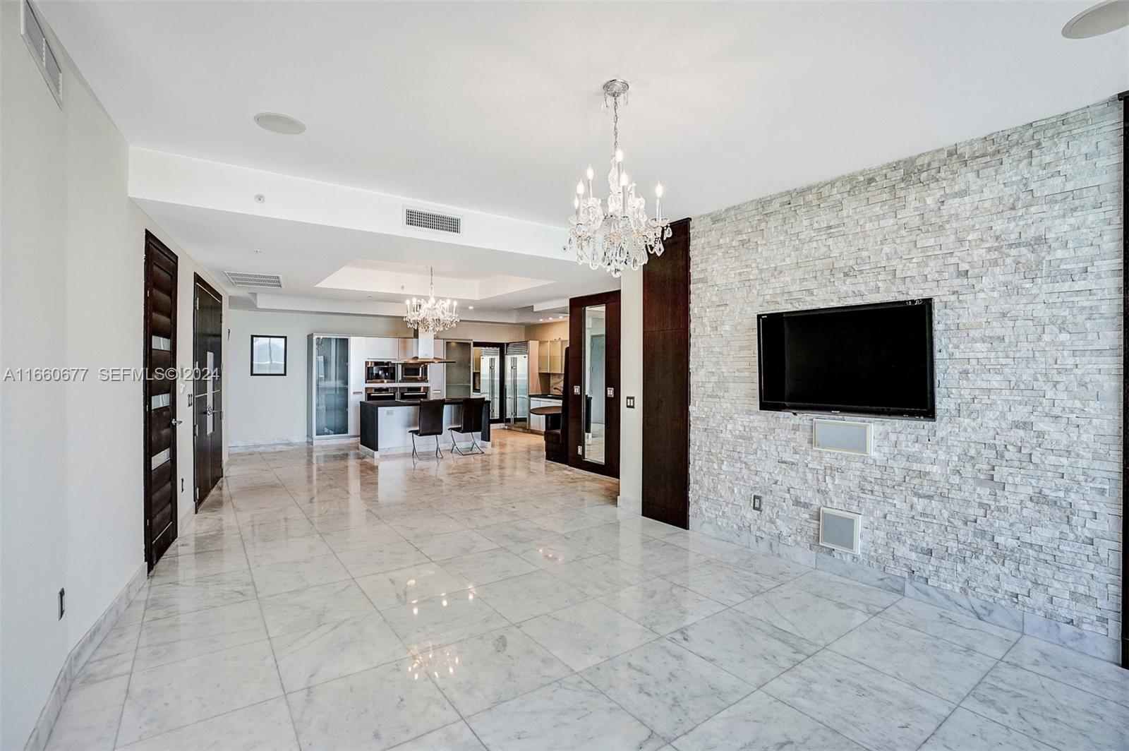 Image 3: LIVING ROOM