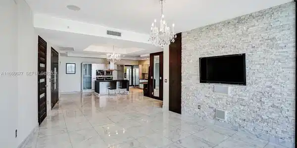 Image 3: LIVING ROOM