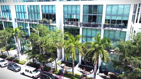 6000 Collins Ave