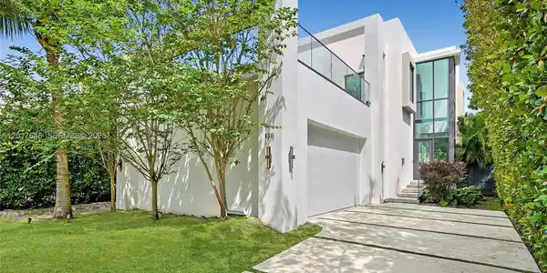 1311 Bay Dr